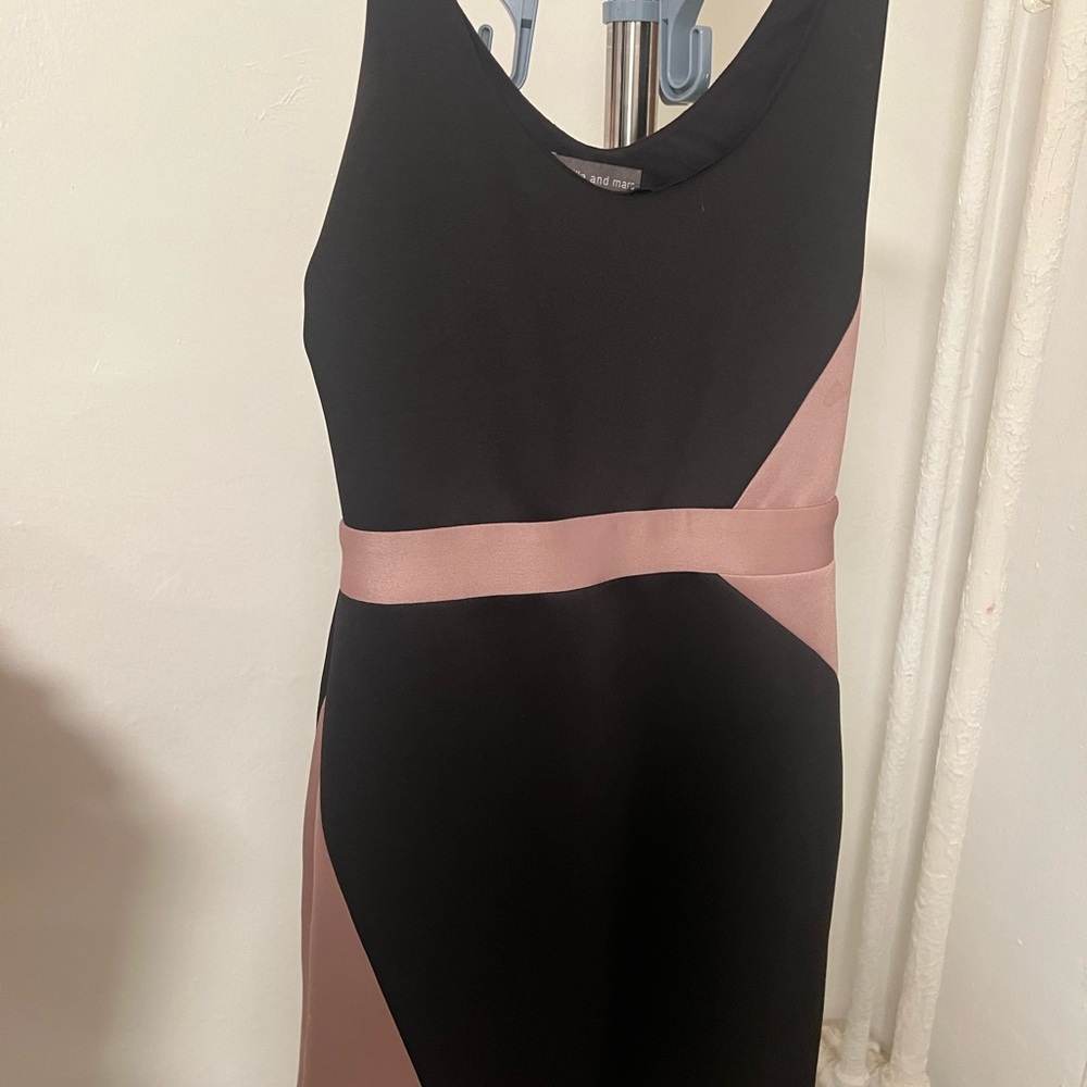 Chic Colorblock Midi Dress in Black and Pink